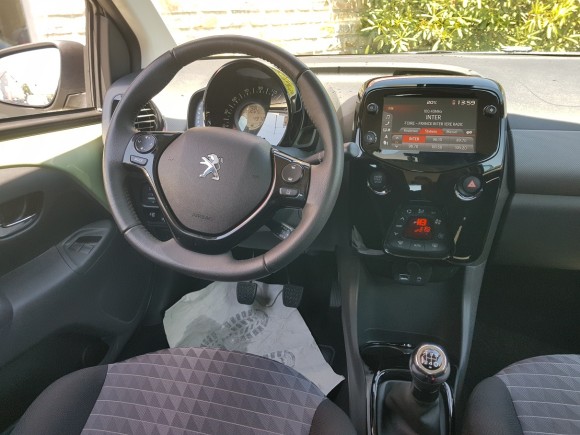 PEUGEOT 108 